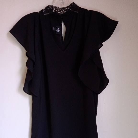 By&By black short sleeve cold shoulder Blouse women's size medium - Picture 1 of 9